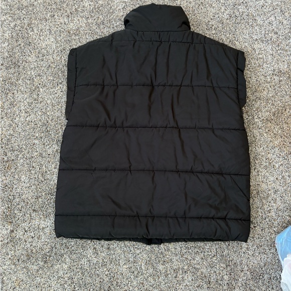 Entro Black Puffer Vest - Picture 2 of 3
